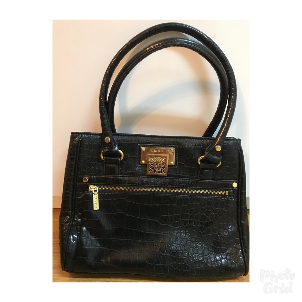 Anne Klein black leather purse